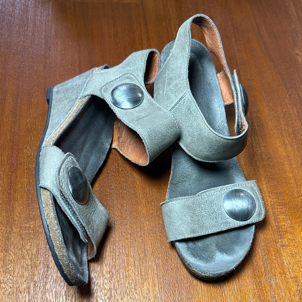 Taos Stylish Gray Sandals